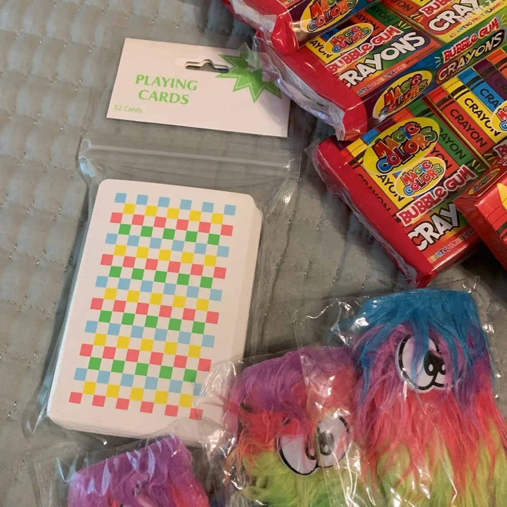 Party Up Girls 40 Pc Party Set NEW Fur Pens Tablecloths Bingo/Prizes & much more